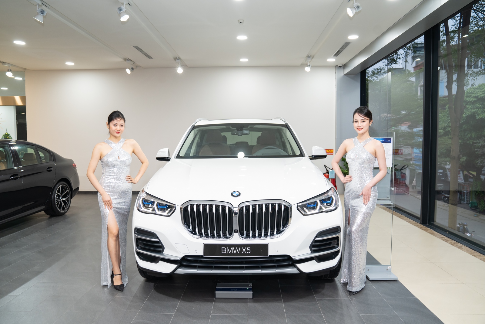 BMW X7 giá từ 63 tỉ đồng tại Việt Nam trang bị gì